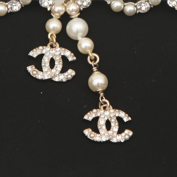 CHANEL 2021C Brooch Pin Faux Pearl Crystals COCO CC Champagne-Gold-Tone Metal - Picture 2 of 5